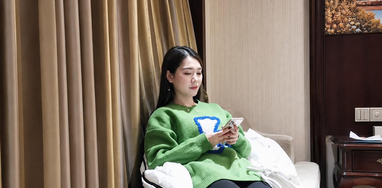 探花大神约炮绿衣高颜值妹子 小母狗主动女上位骑乘榨精 最后被压着后入猛操到高潮呻吟