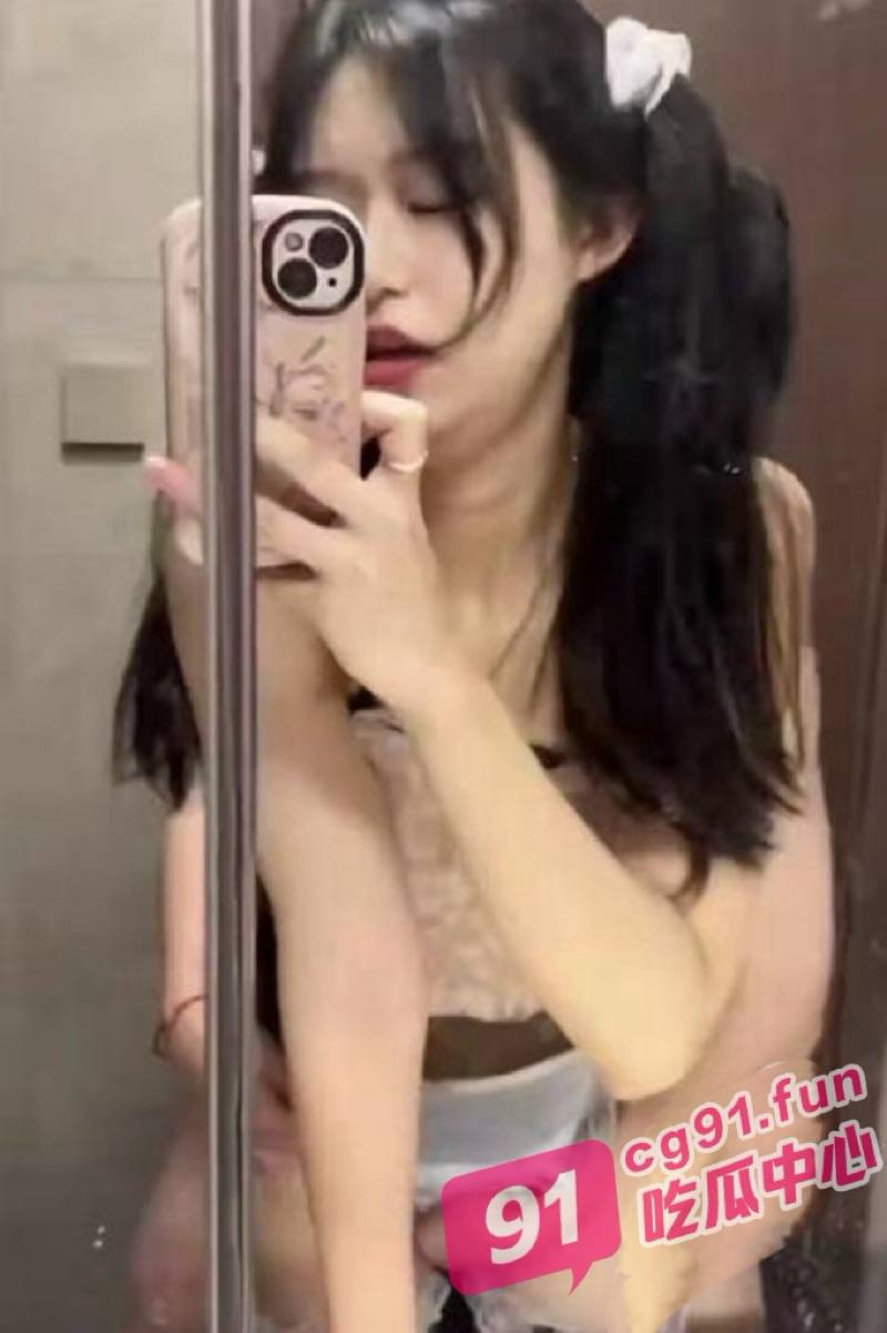 湖北职业技术学院黄婧自拍流出 女仆装镜前后入 亲眼见证自己的淫骚！