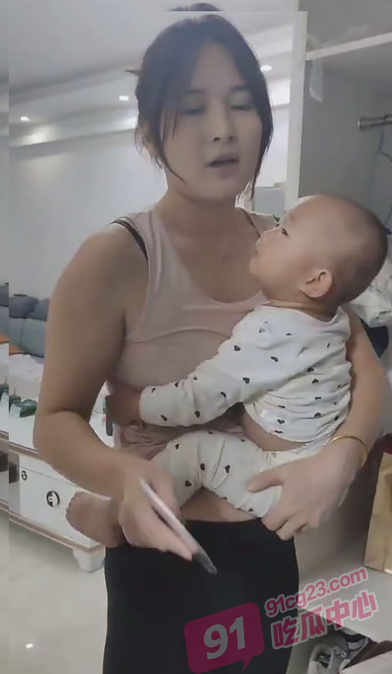 抖音网红莉莉安被抓奸 带着刚出生的孩子约炮 捉奸在床现场视频曝光！ 配图3
