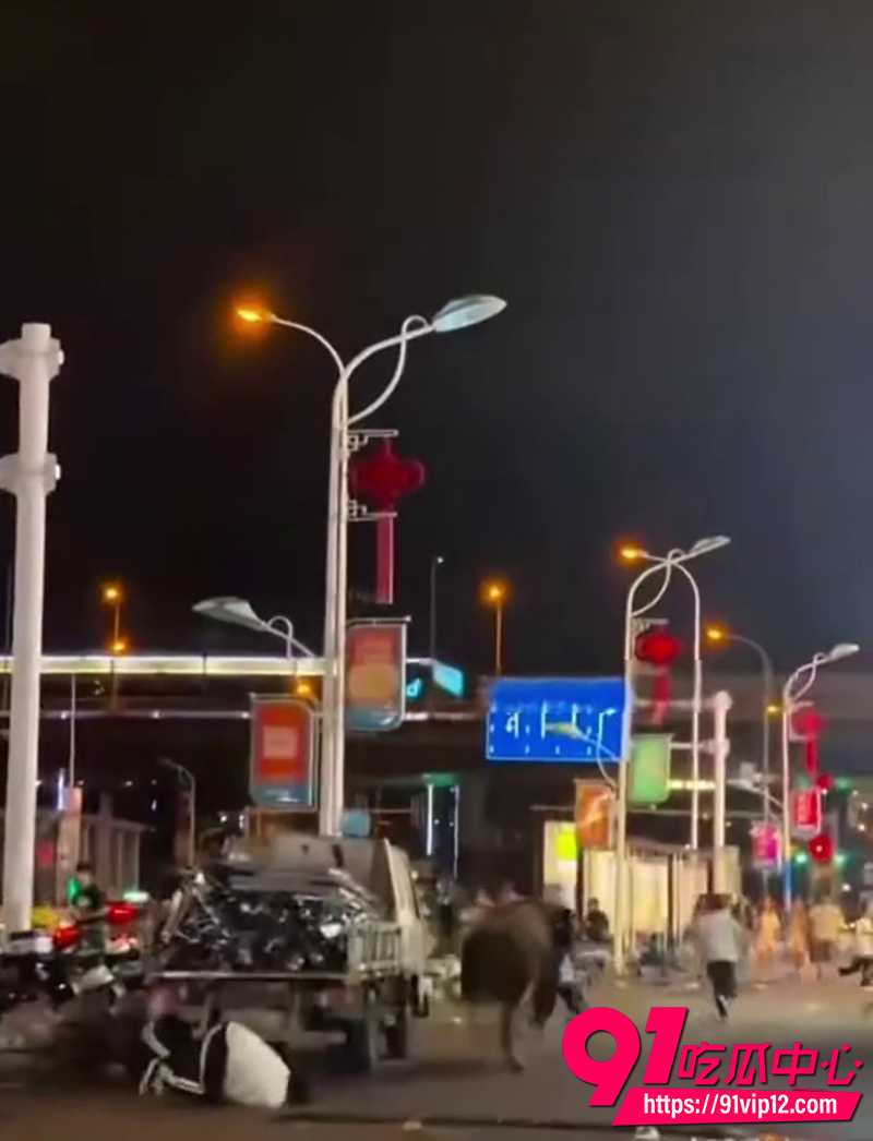 长沙黄牛撞人 2