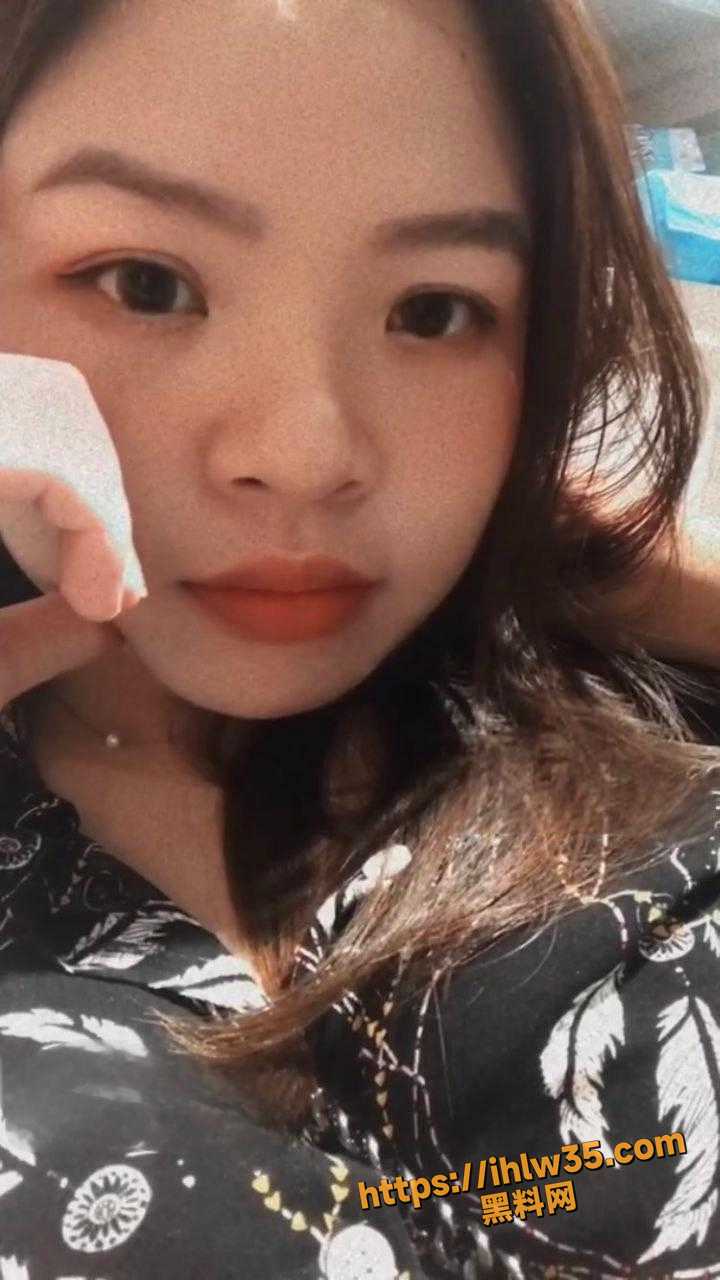 狂野的大奶人妻 贤妻良母那是给别人看的 只有你的鸡进入她的窝你就会知道她到底有多骚！