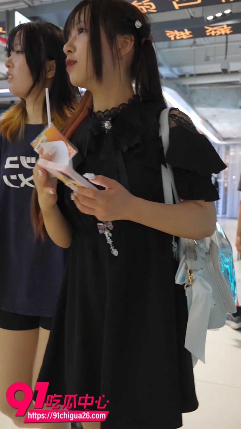 抄底大神尾随双马尾少女极限偷拍6 抄底大神尾随双马尾少女极限偷拍6