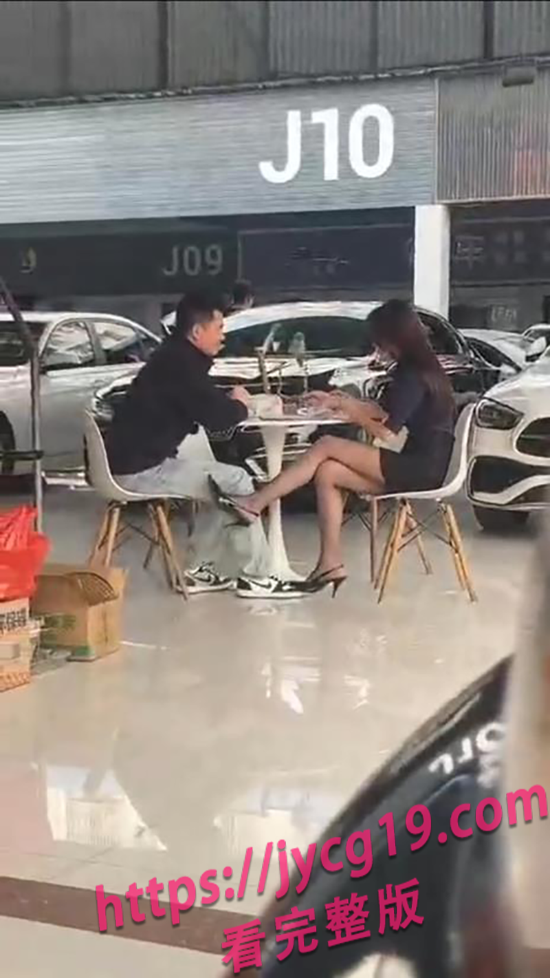 黑丝职业装女销冠必经之路 挑逗客户应对极限 配图