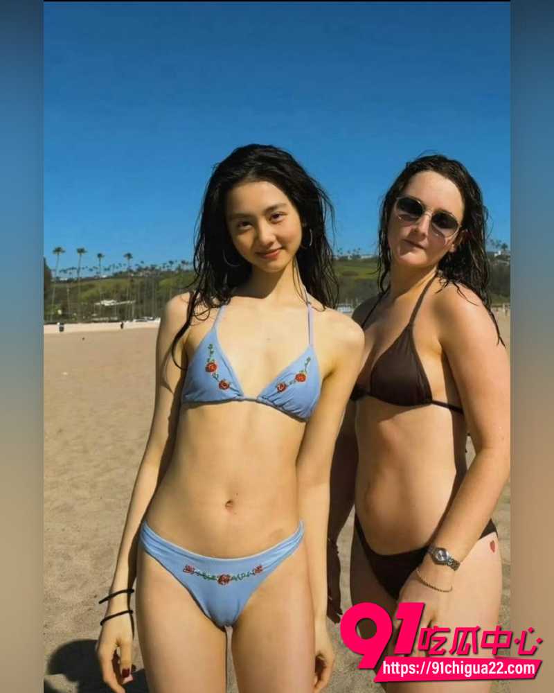 黄多多海边比基尼照 4