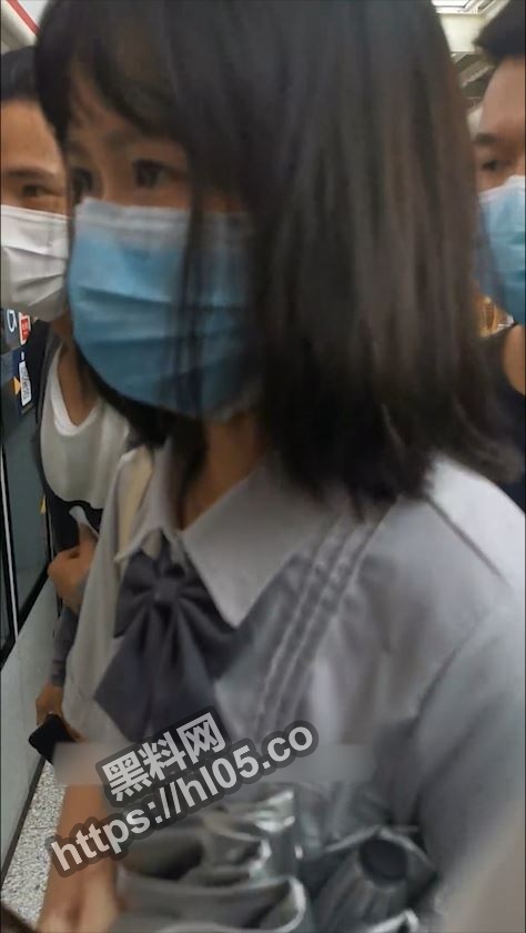 『顶射少女』深圳地铁4号线牛湖，老崔顶射极品jk少女，你玩过吗？