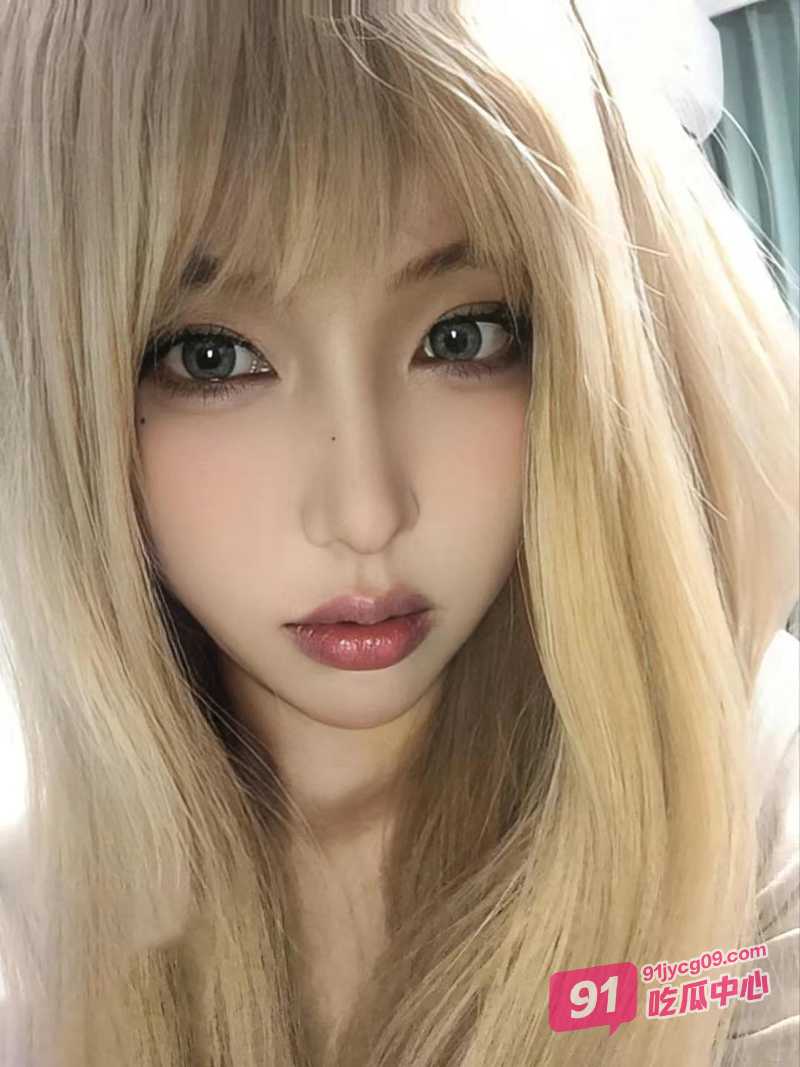 「母子乱伦」趁老爸不在家 和朋友一起3P美艳小妈！