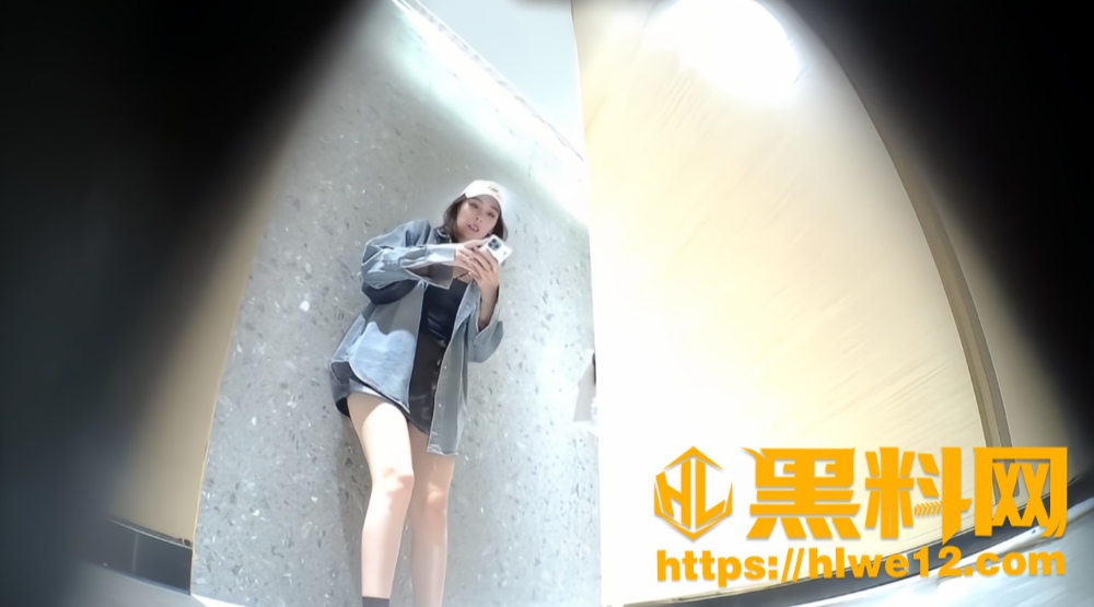 总会女厕高清前景偷拍 成年学妹白虎嫩穴 堪称最美鲍鱼