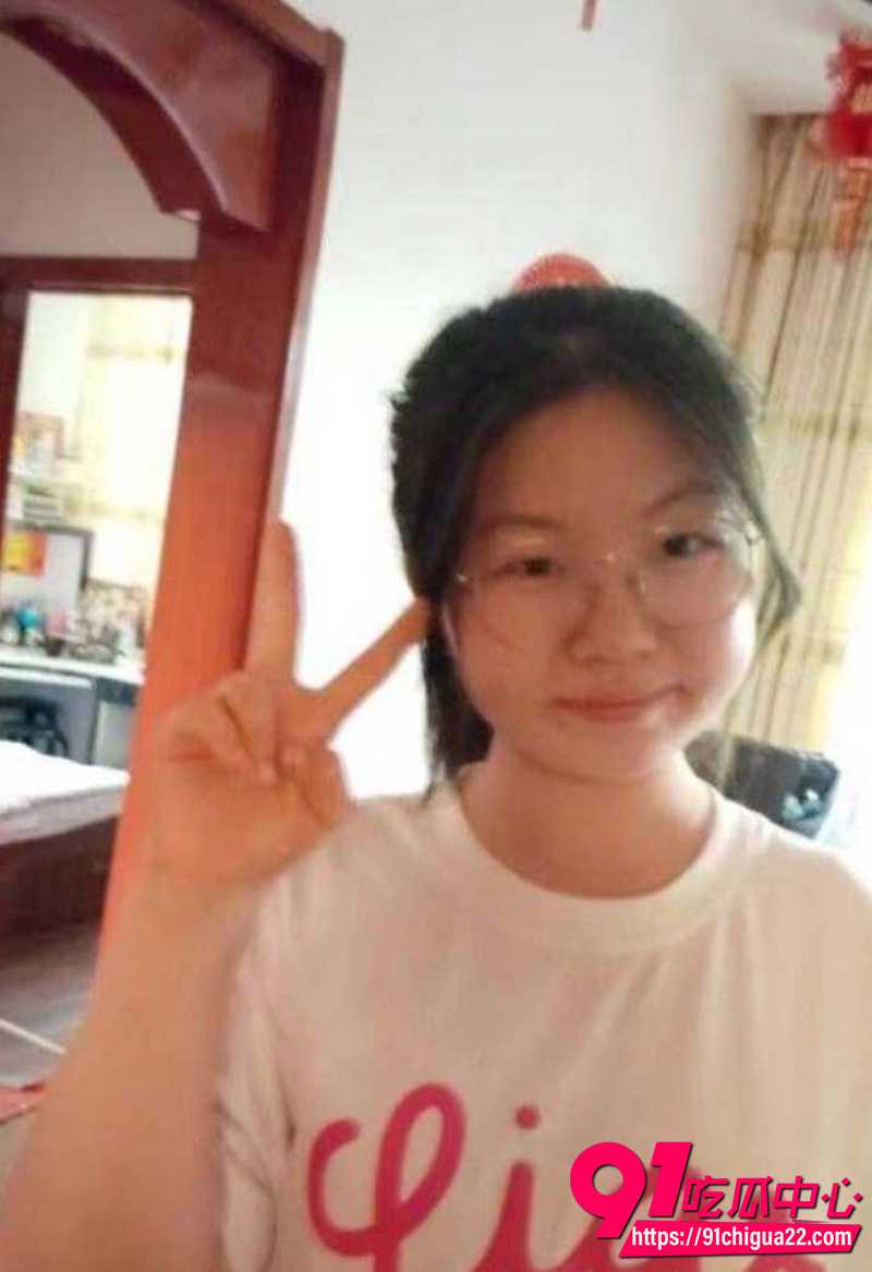合肥三中高三眼镜妹王雅萱 笔记本激情视频泄露 一个人在家骚气四溢!