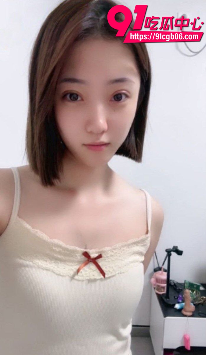 极品新人美女 欣雨 直播裸体道具自慰视频流出 白嫩巨乳让人垂涎欲滴 假屌自慰骚穴白浆四溢