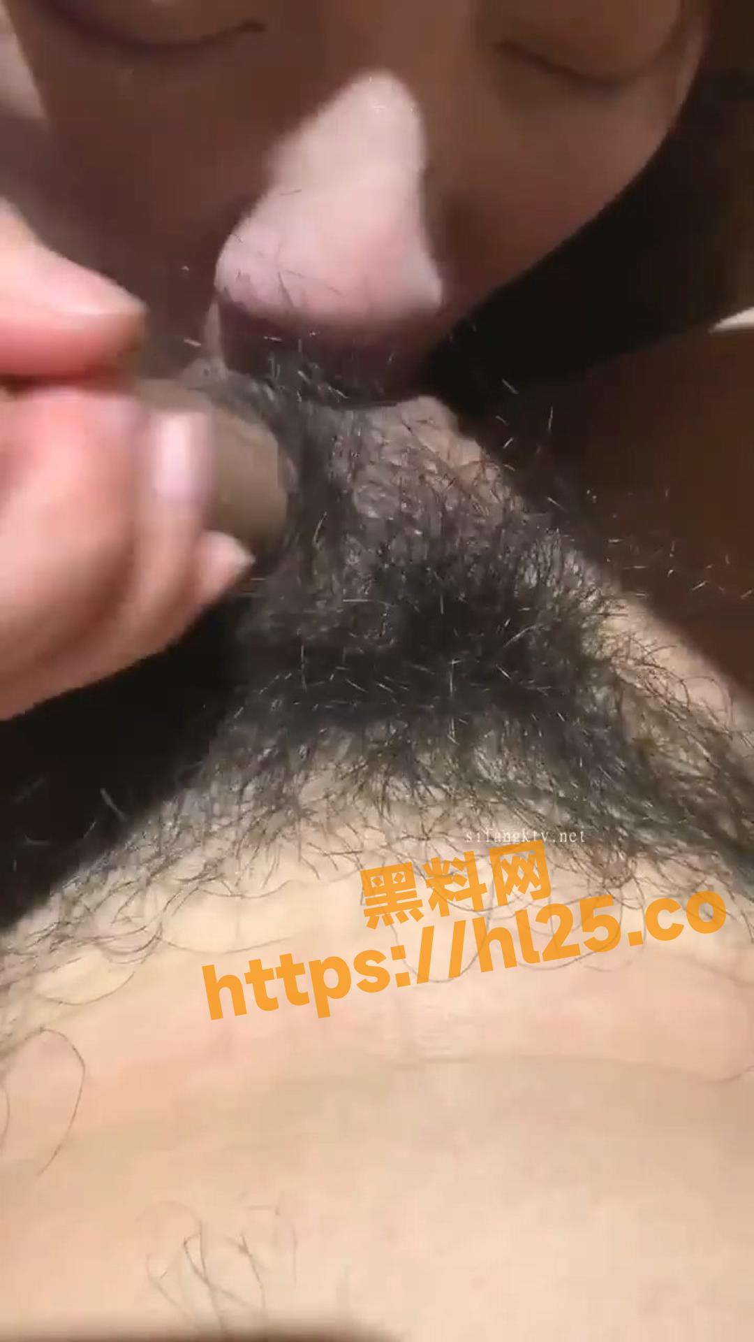 包皮小哥车内深喉自己反差婊女友 最后射嘴里，情侣自拍泄密！