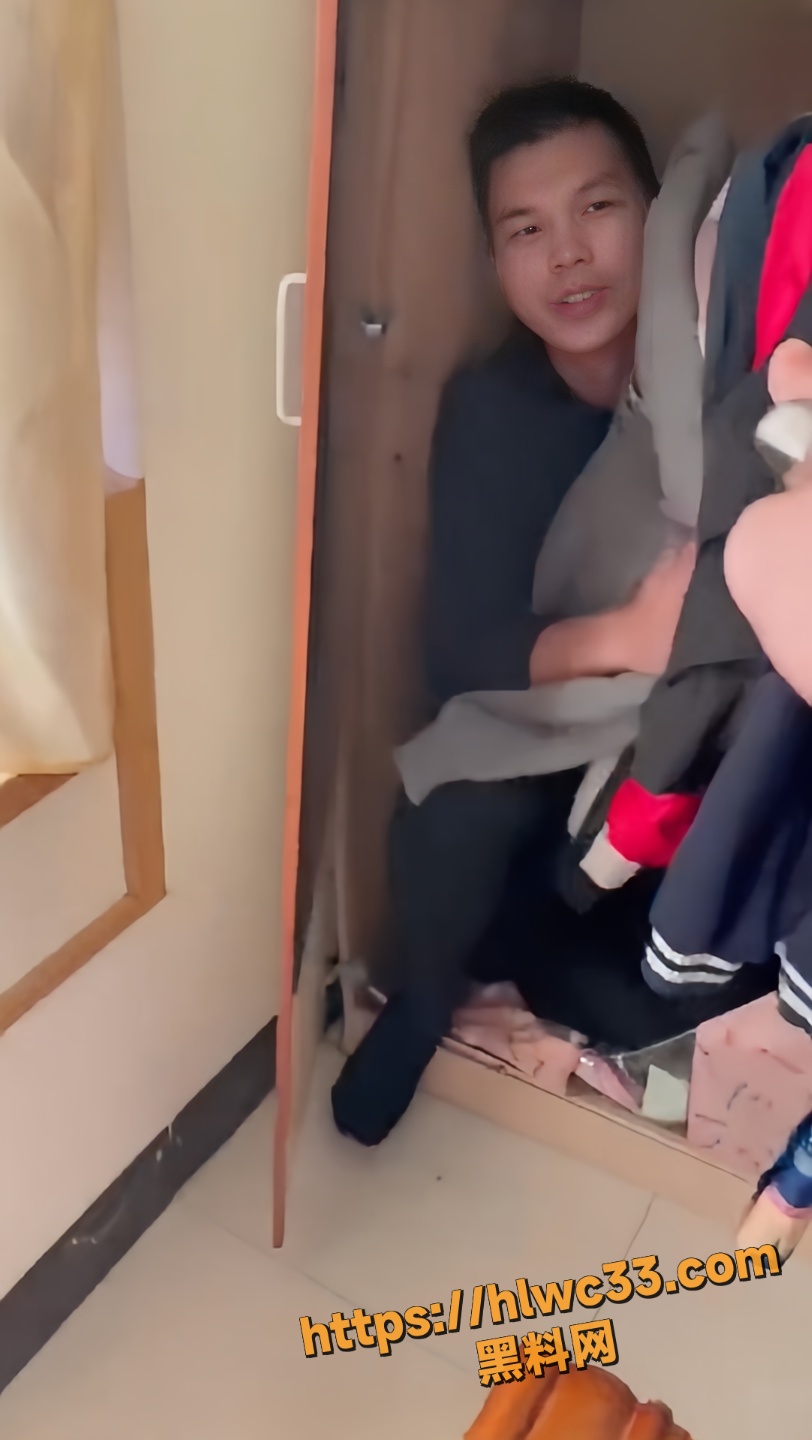 男子偷情出轨躲衣柜 被丈夫当场抓包后谎称修水管 成年人的谎言暴露了婚姻的背叛与荒诞