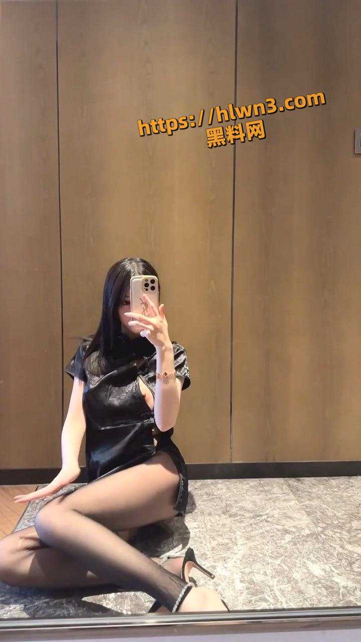 秀人网极品女神 玥玥 本月黑丝美腿秀最新作品 大尺度三点全开露脸视频震撼爆炸来袭！