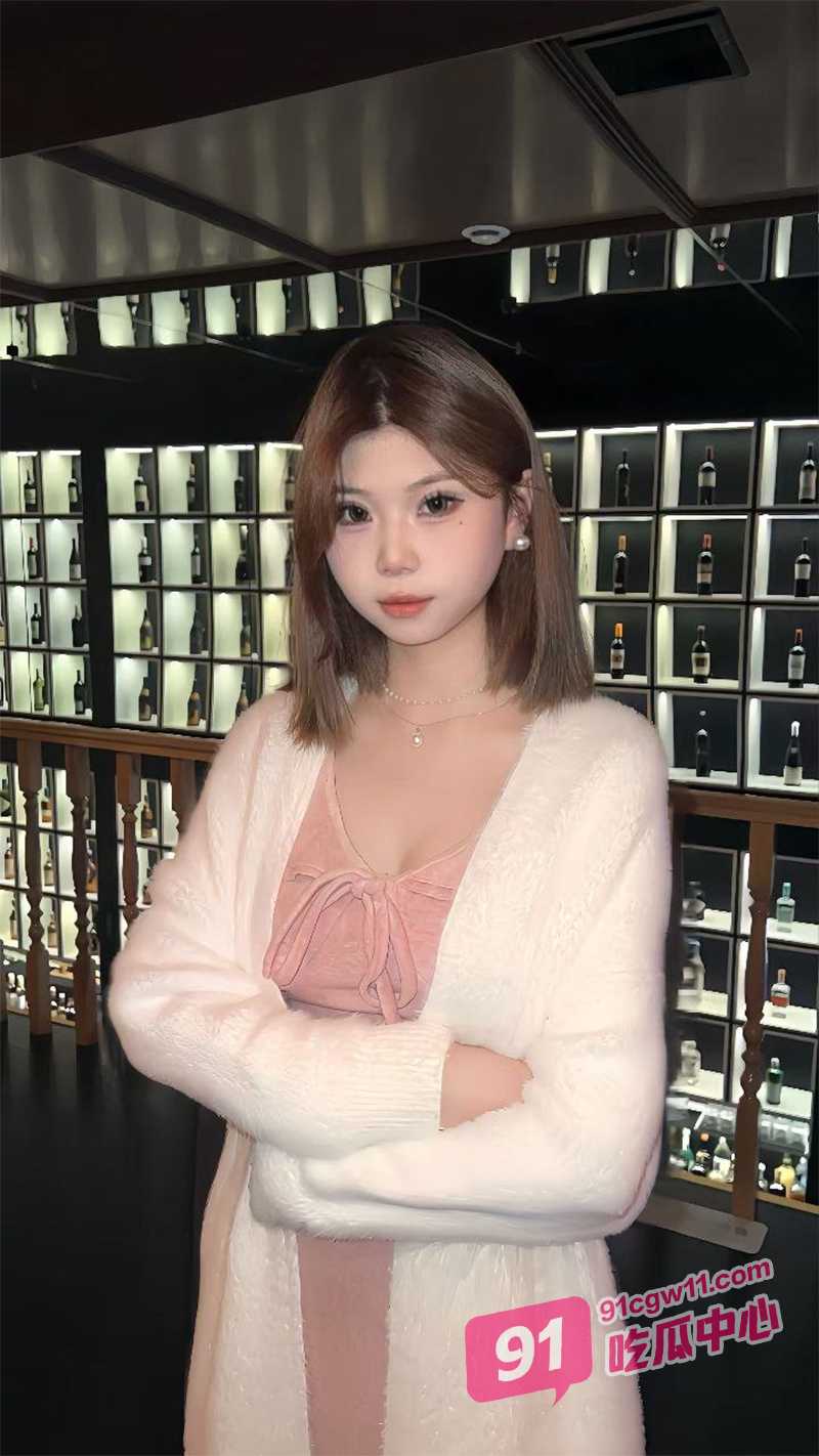 浙江艺术学院秦涵～性欲旺盛居家上演喷水秀 完美酮体一线天白虎甚是诱人！ 配图3