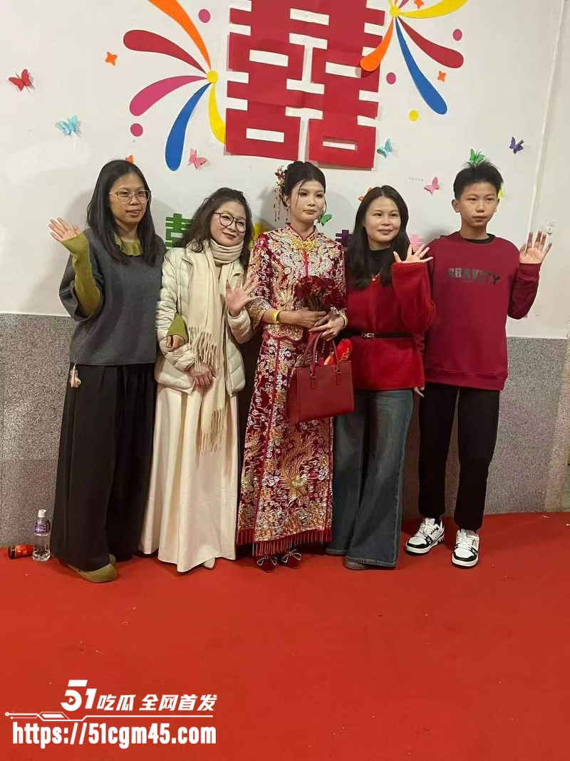 逆天小仙女怀孕找人接盘 婚后化身KTV小姐约炮猛男 被老公发现全家堵门要彩礼