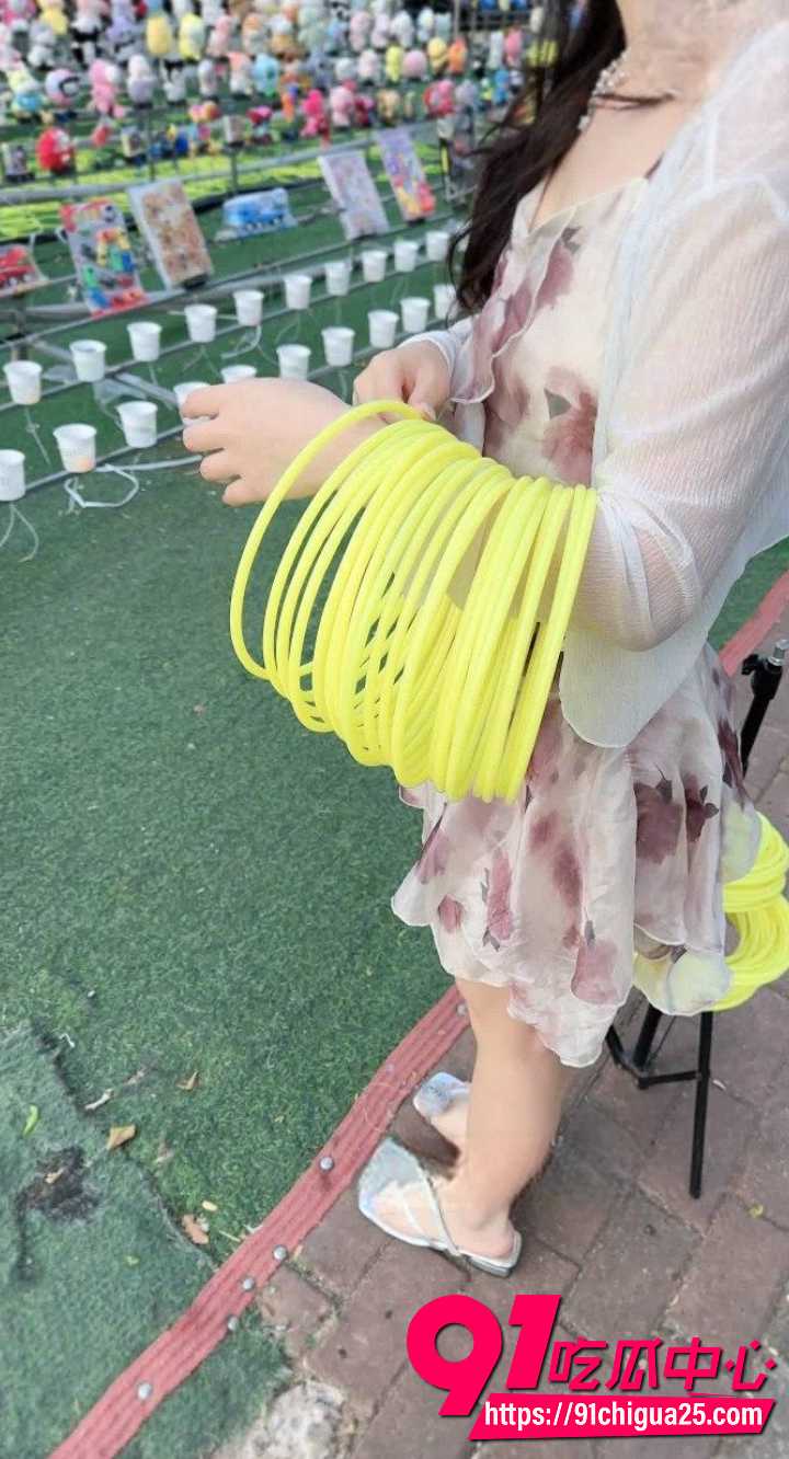 海角乱伦妹妹日记 兄妹白天游乐场套圈放松 晚上开房无套内射 妹妹嫌射的精液太少