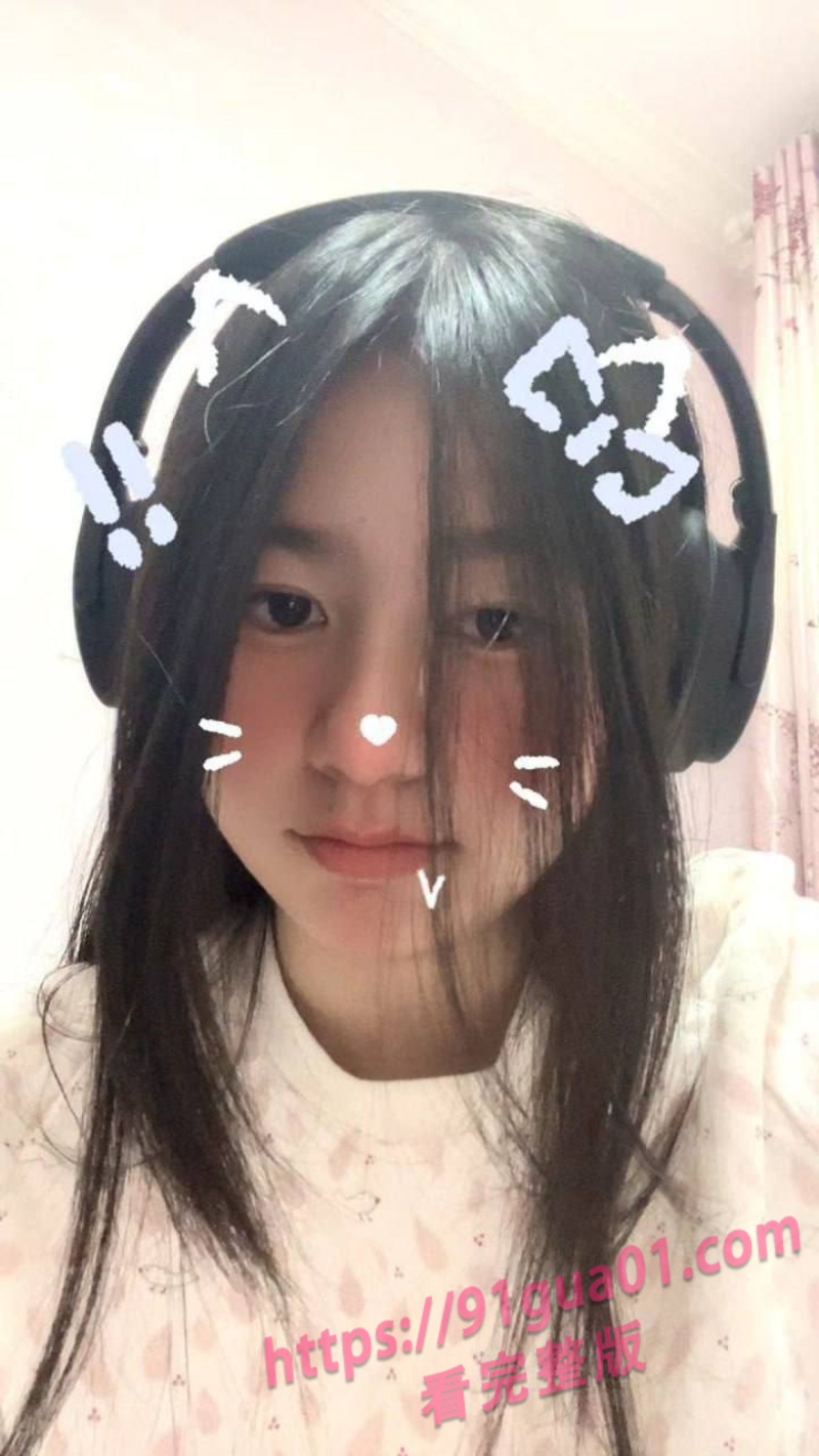 她是讲台上的知性女神 也是夜里求欢的极限尤物