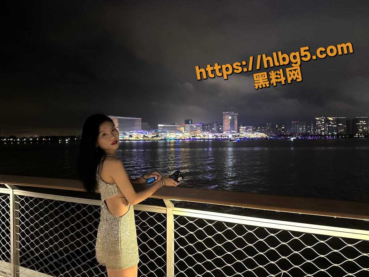 上海艺术学院南校区 宋晓静 看上去文质彬彬的一名艺术生女孩 却被男友调教成听话的小母狗！