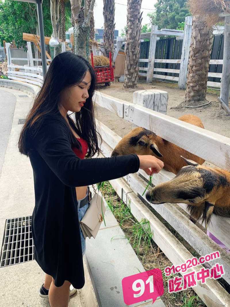 上海一女子拍淫秽视频被捕 没想到这么哇塞 希望她出来后能够重操旧业！ 配图14
