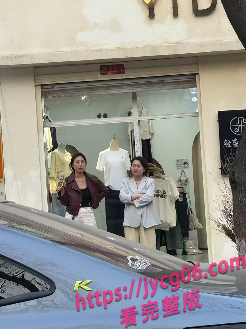 哄堂大孝了家人们！河北街头小三指挥男子拳脚伺候爹妈！ 配图3