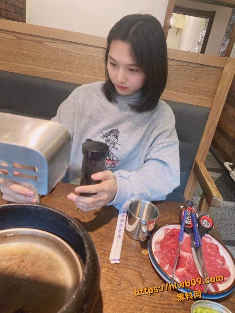 青岛商学院极品美女 章朔芸 抛弃男友约炮新欢 清纯只是伪装 床上她才是真女王！