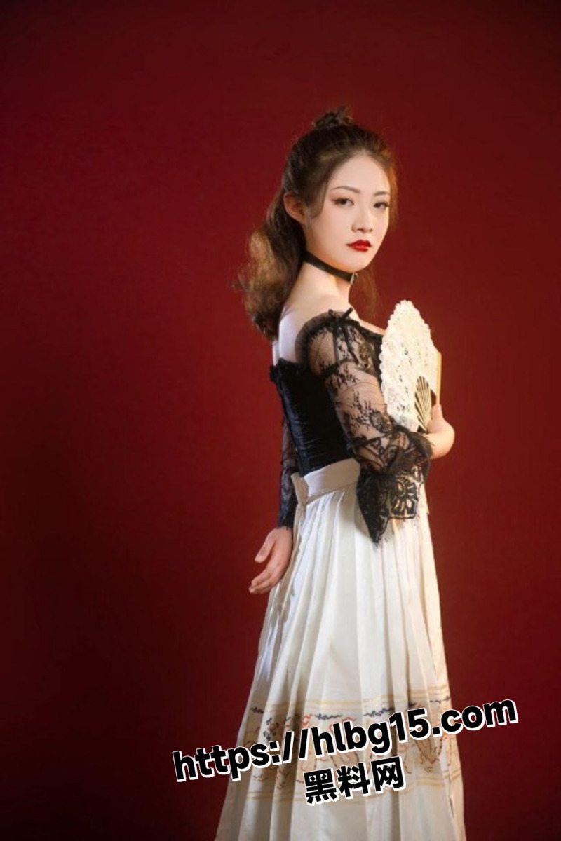绿帽男曝光骚妻 山东已婚少妇微胖小坦克坐地能吸土 现在根本喂不饱了！