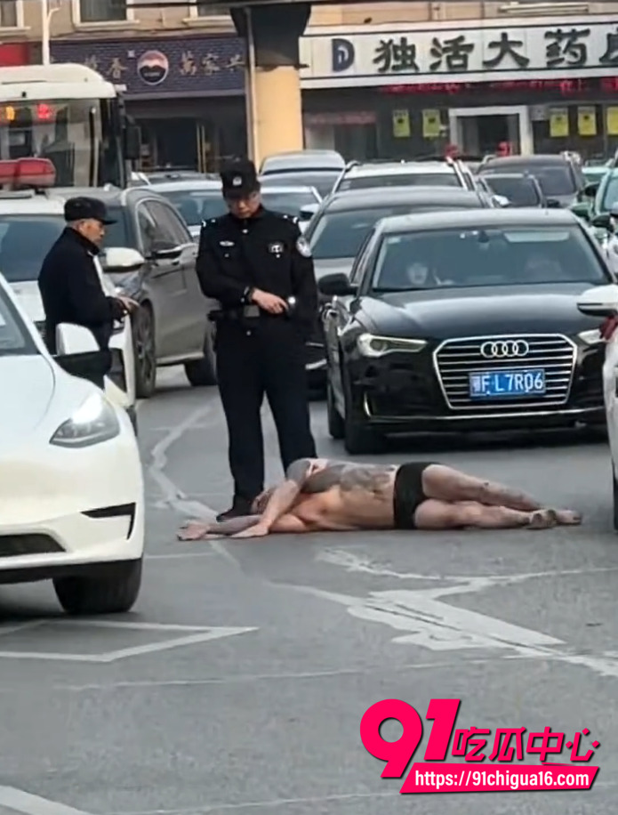 湖北纹身哥马路拦车现场6