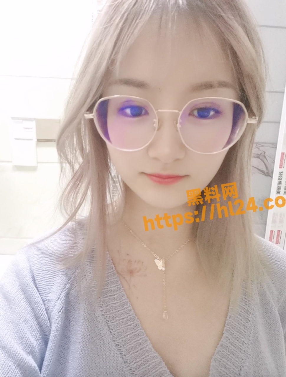 露脸极品反差女大学生！高颜值女神级别的私拍泄密流出～穿衣和脱衣判若两人，放尿车震道具自摸被金主无套各种输出！