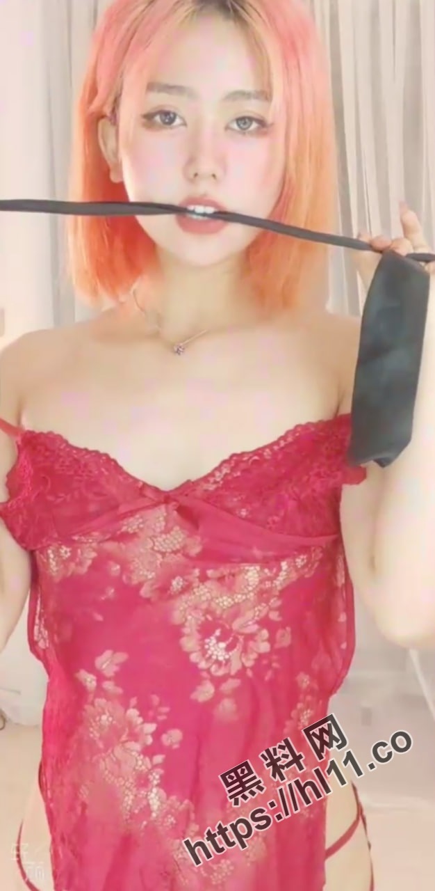 福利姬网易CC 胡椒 露脸全裸大摆锤掰穴自慰！