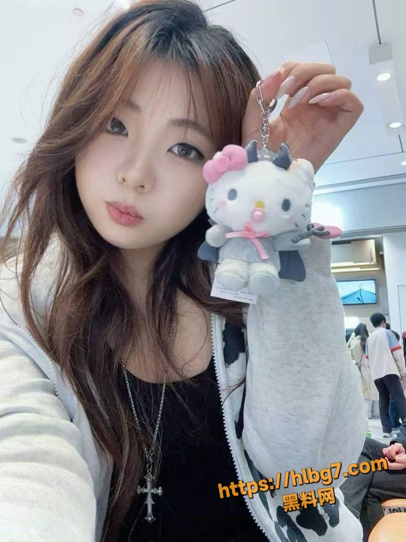 体育生约啪大神SVIP付费福利视频流出 口交舔脚爽翻白眼 黑乳晕被扇巴掌超劲爆！