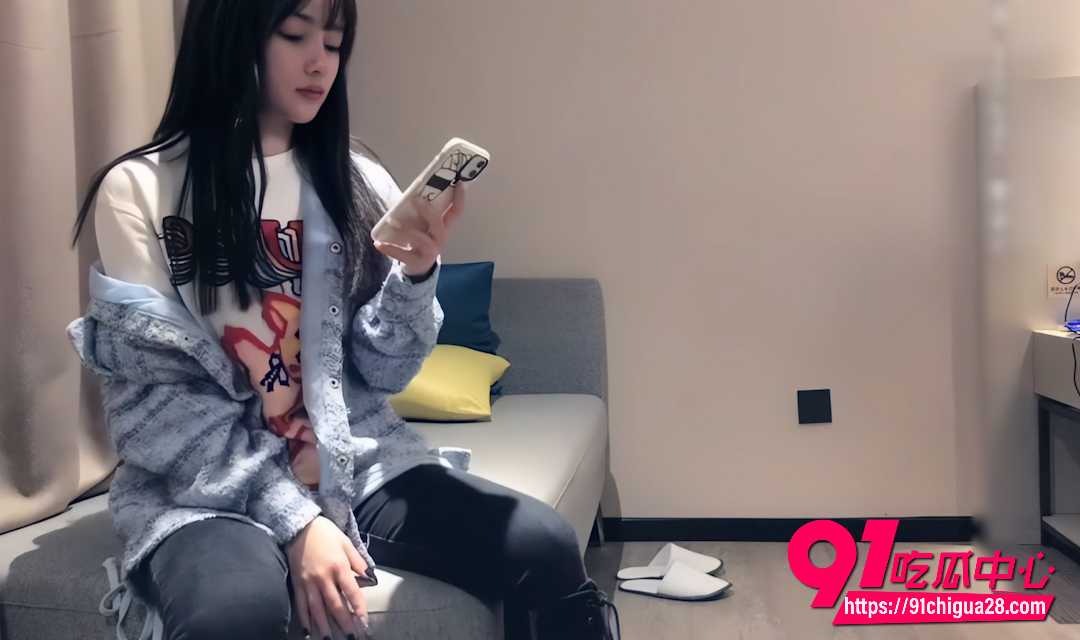 战狼探花约高颜值黑丝兔女郎 情趣装无毛粉穴直接扣到湿透 上位骑乘猛摇!