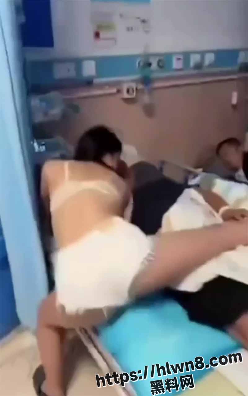 兄弟刚动手术住院，他却带“辣妹”探病？网友直呼离谱！
