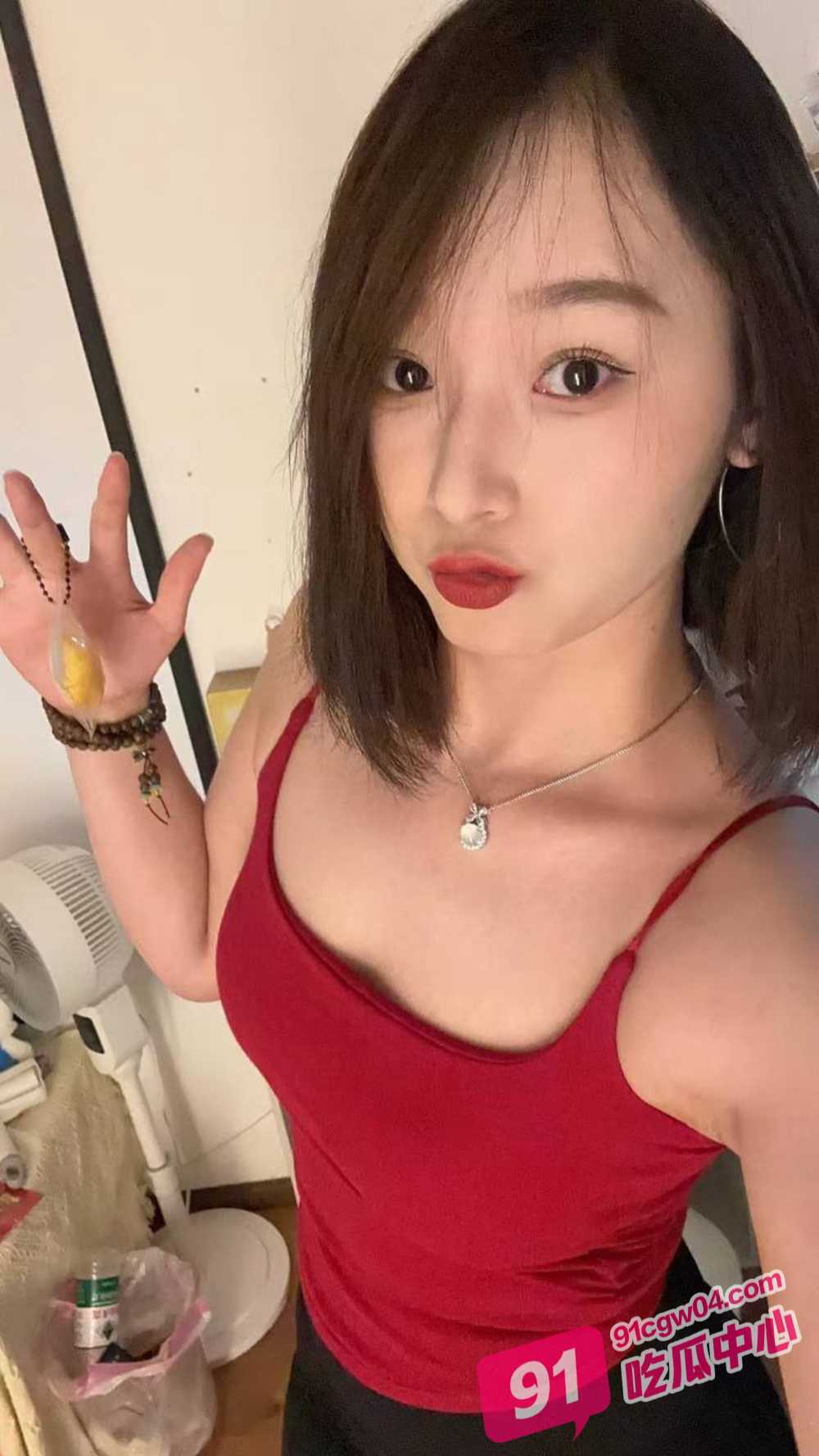 极品大水逼！高潮喷水柱合集 这是捅到地下河了吗？太能喷了！ 配图3