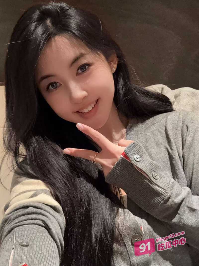 广东公务员卢琳梅偷情包皮小哥 从龟头舔到蛋蛋深喉吃鸡 深情眼神让人欲罢不能！ 配图2