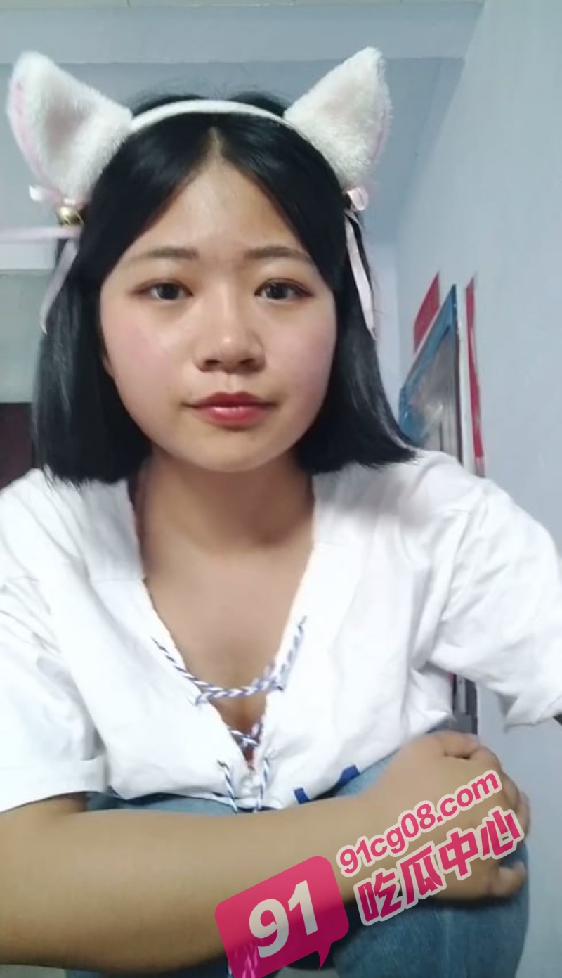 瓜友吴泽原私密自曝 高价定制在校女大学生福利视频 全网共享!