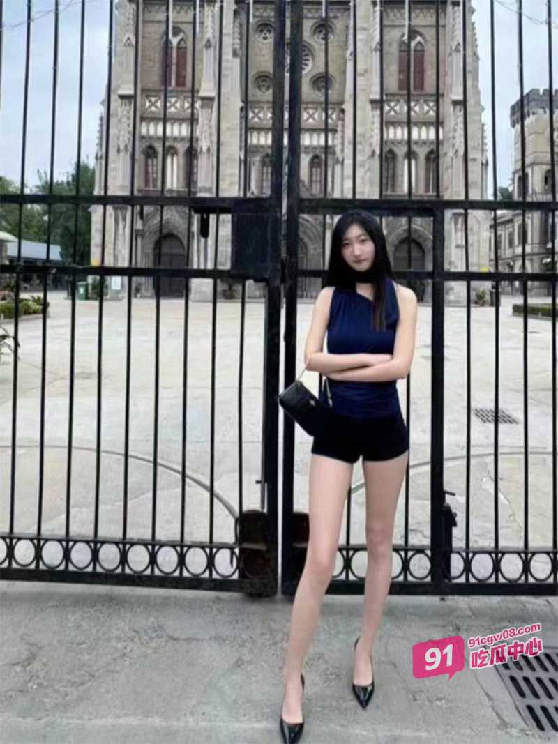 长腿黑丝御姐被多姿势猛凿 骚穴淫水直流干的直呼 “受不了 老公射给我！” 配图2