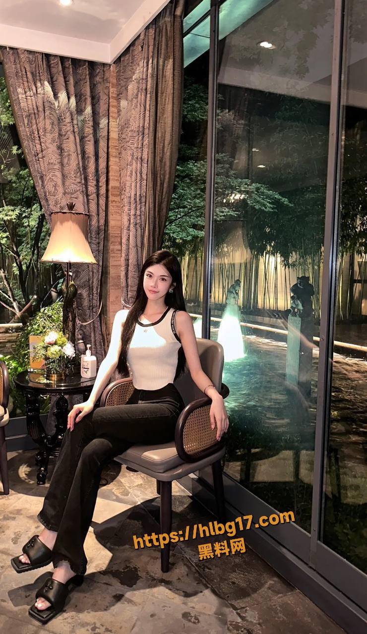 顶级名媛黄丽娜第二弹黑料来袭 酒吧约炮多人群P齐飞玩法大胆令人瞠目 男友成绿王