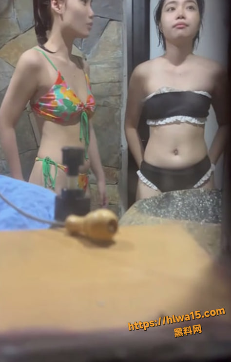 洞中偷窥多位泳装小姐姐冲凉 紧张刺激妹子身材真好小腹平坦大奶肥臀都有！