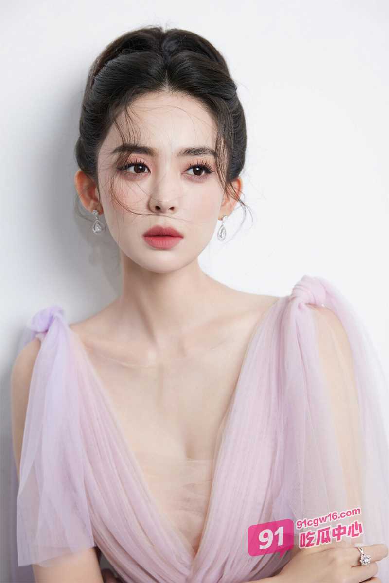 AI换脸古力娜扎 赤身裸体大秀性感身材 自慰大秀回馈粉丝 撸点满满！