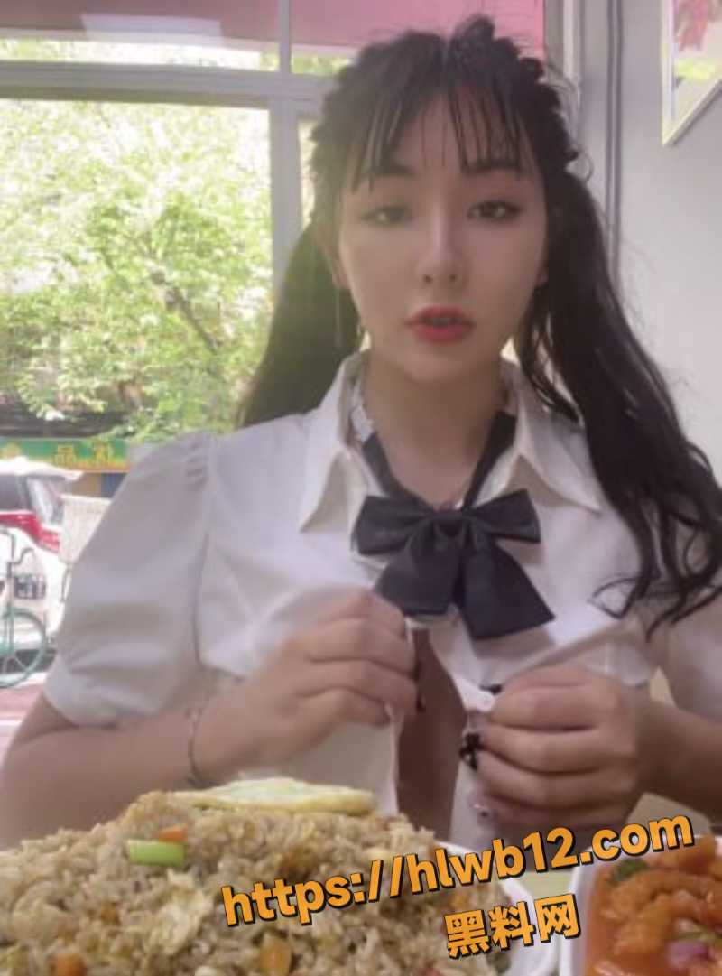 推特网红 TonyJ 贝贝 公园大胆野战吃鸡 毫无掩饰露出口交 这操作还有谁！
