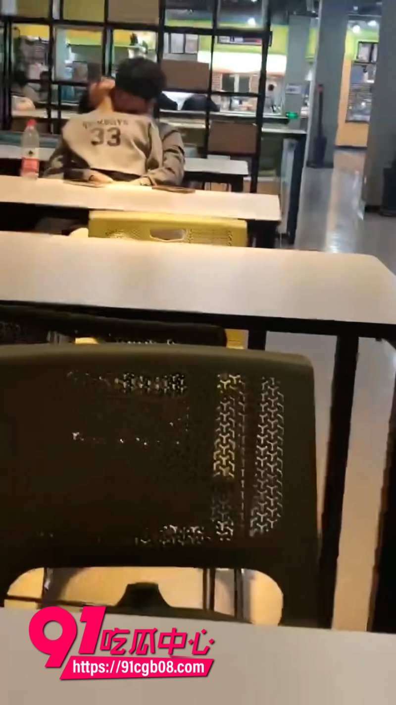 北京某高中情侣在食堂极限做爱网页素材4