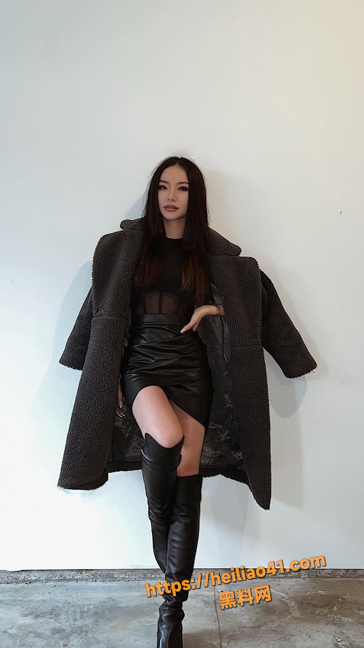 加州高颜值留学生 Jessica 下海售卖私密视频惨遭外流 后背纹着龙 床上却被干成母狗！