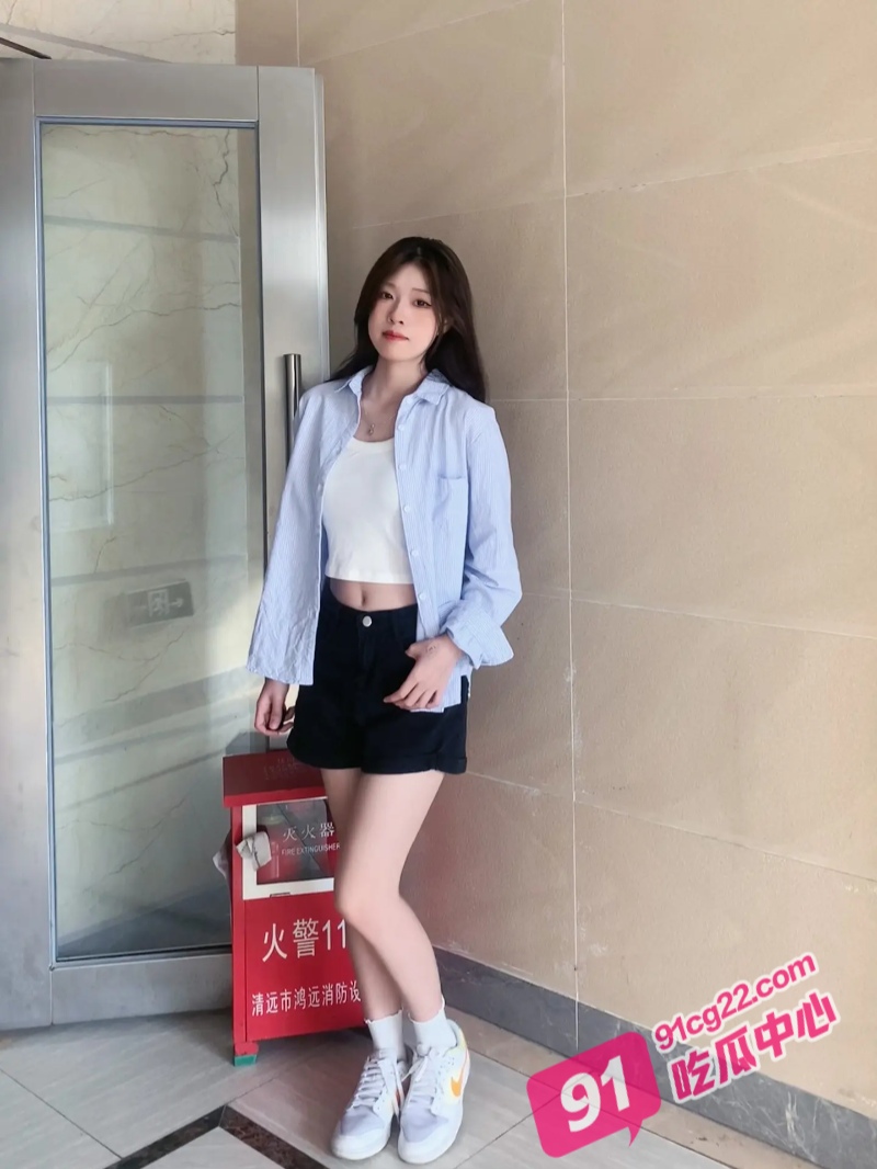杭州气质白领爱上上司 甘愿成为金丝雀 一字马高难度体位狂操！ 配图2