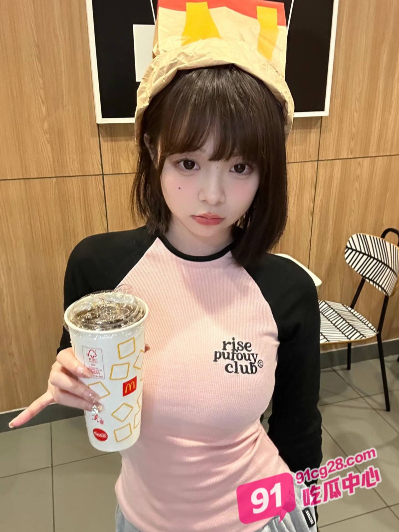 今日份学生妹嫩车 带清纯学妹玩车震 车内花样玩转多姿势！ 配图3