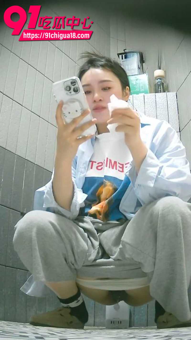 厕拍大神 在商场女厕所安装针孔摄像头 偷拍美女羞耻尿尿画面