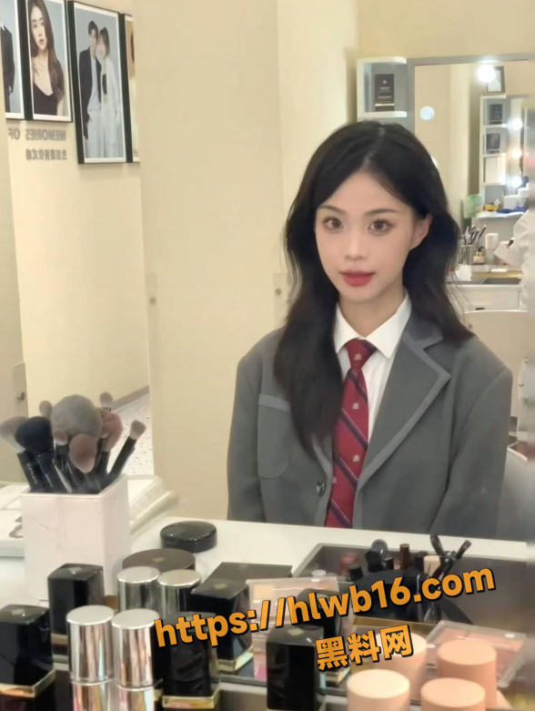 南宁高颜值女大学生 璐璐 与男友激情做爱视频泄露 沉浸式口交勾引男友 被后入猛干！