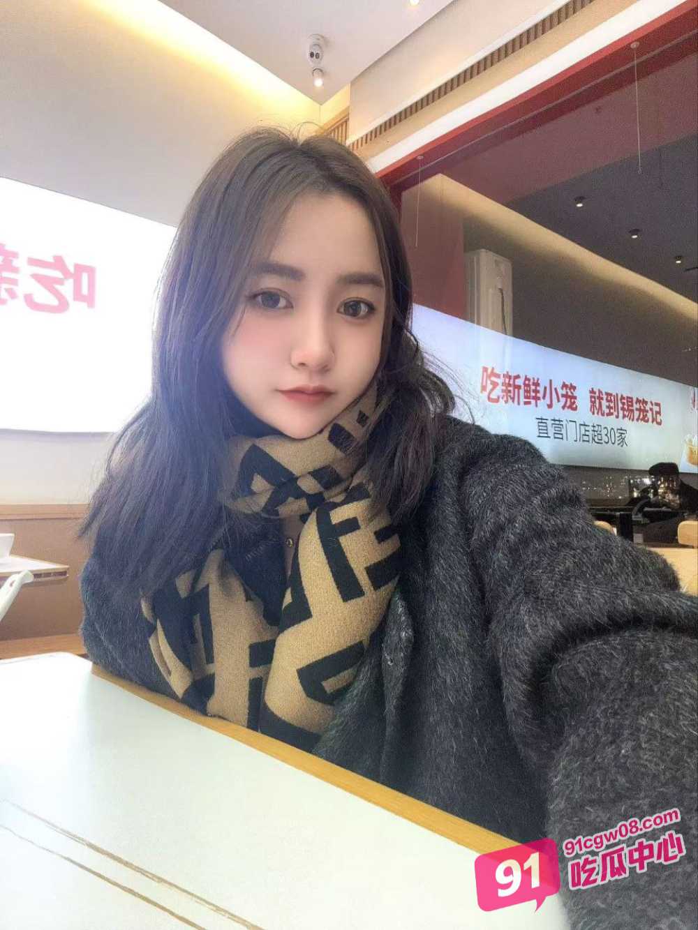 辽宁抚顺良家人妻 李宇 趁老公出差带炮友回家偷情 在床上被干的哭腔呻吟！ 配图