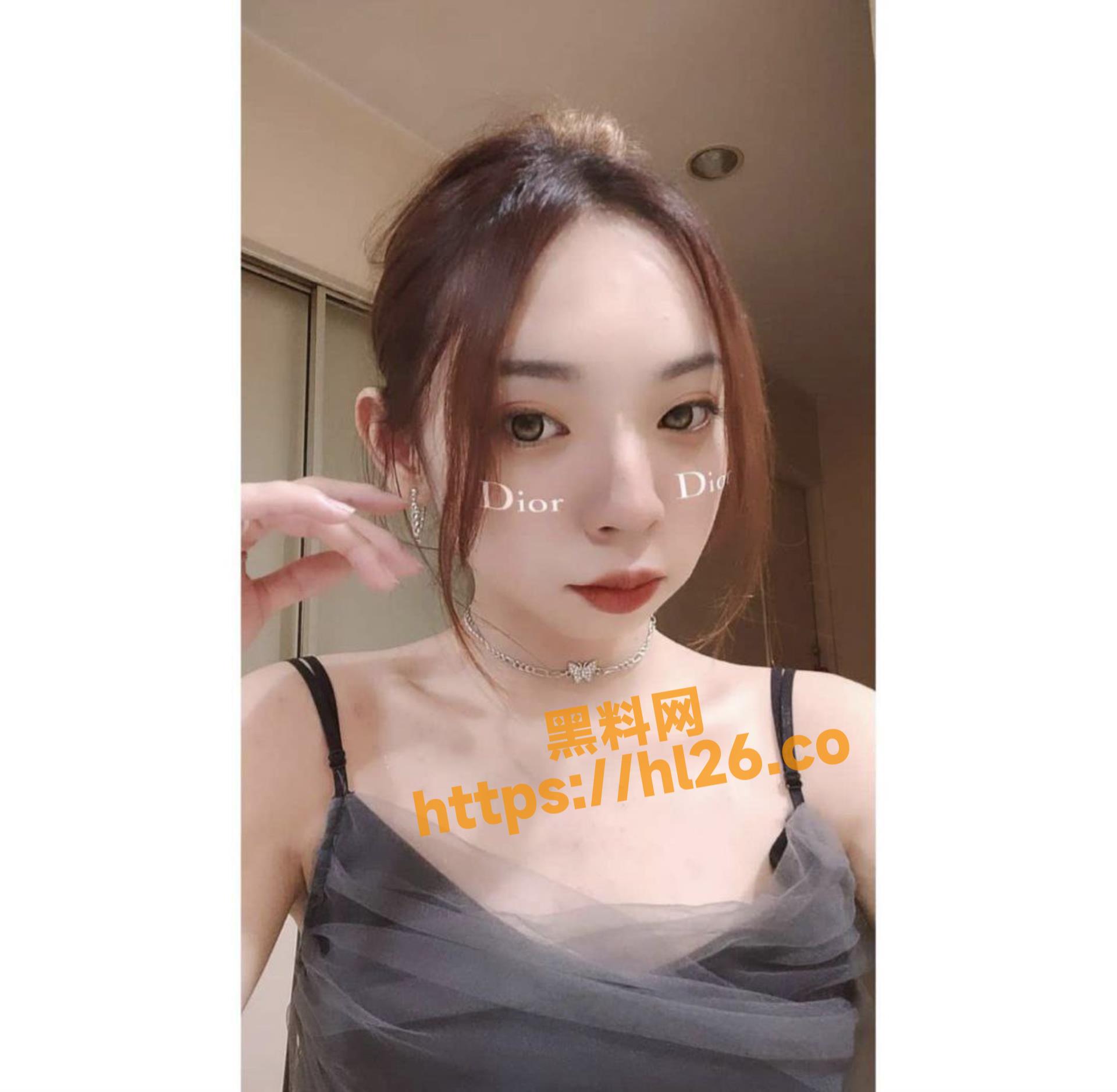 新疆清纯反差婊 孙X佳 与炮友开房还炫耀发照给异地男友！男友愤怒曝光其骚货！