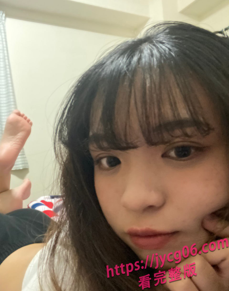 河北经贸"榨汁姬李研"表面正经私下淫荡！被拍下视频全校疯传！ 配图3