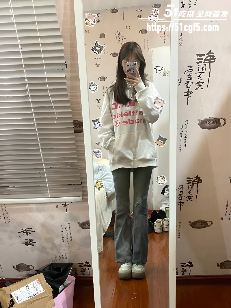 山东青岛白虎妹秦芊慧性爱自拍 3