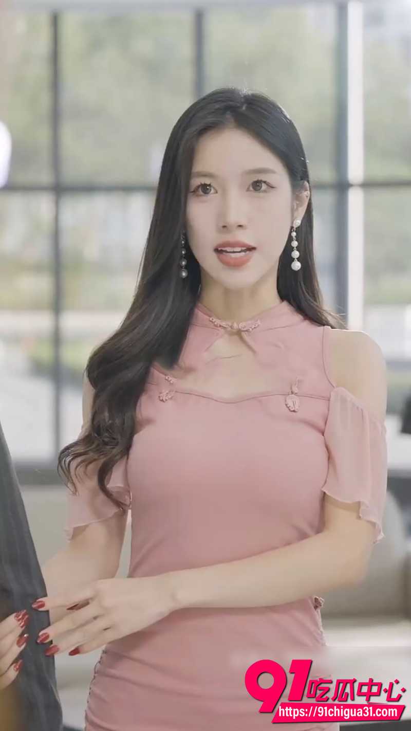 每日短剧推荐 回家诱惑之娇妻的秘密 丈夫三年归来 娇妻隐藏背叛与杀机!